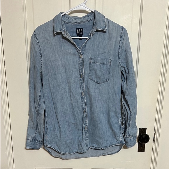 GAP Women's Light Blue Button Down Shirt - Picture 1 of 3